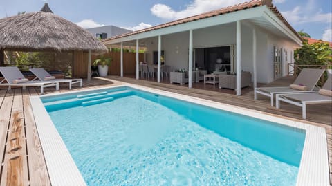 Property building, Patio, Day, Pool view, Swimming pool, sunbed