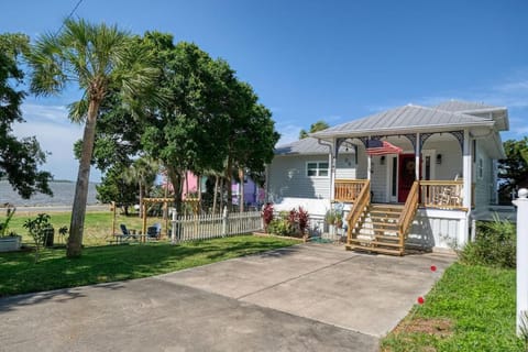 Cozy Casita - Luxury in the heart of Cedar Key! House in Cedar Key