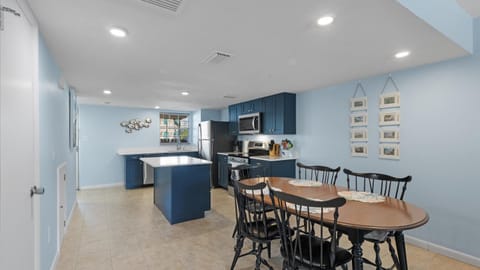 Sea Spray - Premium Location Downtown, Gulf Views! Apartment in Cedar Key