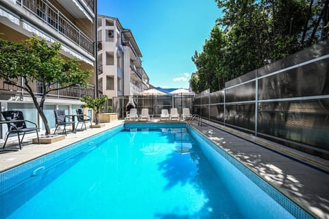 Swimming pool, sunbed