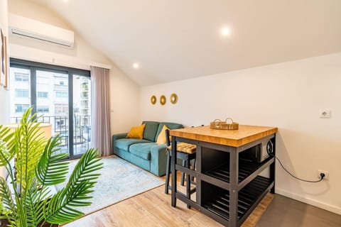 Living room, Dining area, air conditioner