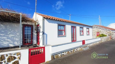 Property building, Day, Street view
