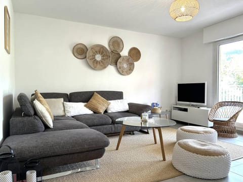 Communal lounge/ TV room, TV and multimedia, Living room