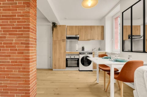 Kitchen or kitchenette, Living room