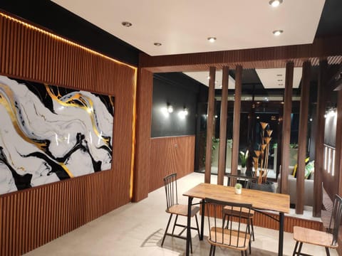 Property building, Living room, Banquet/Function facilities, Decorative detail, Seating area