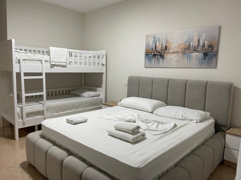 Bed, Photo of the whole room, Bedroom, bunk bed, towels