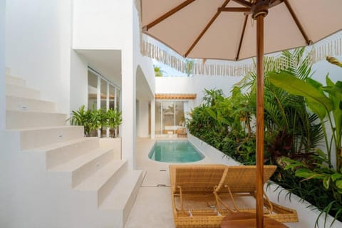 Swimming pool, sunbed
