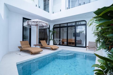 Swimming pool, sunbed