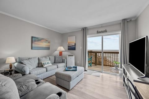 Natural landscape, View (from property/room), Balcony/Terrace, Living room
