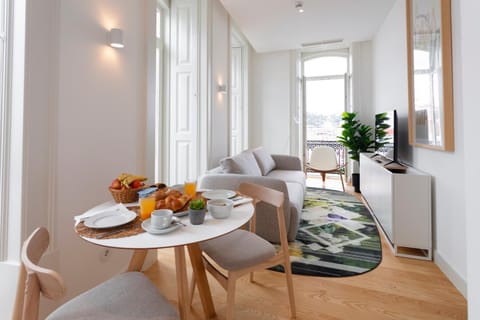 Living room, Seating area, Dining area, Breakfast