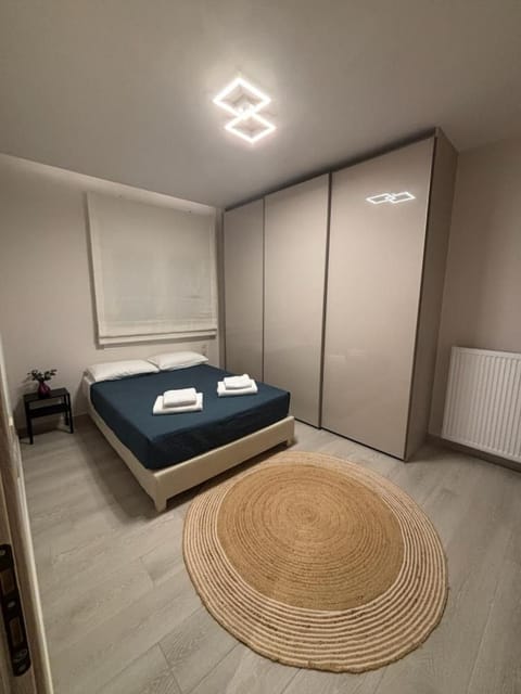 Bed, Bedroom, towels, wardrobe