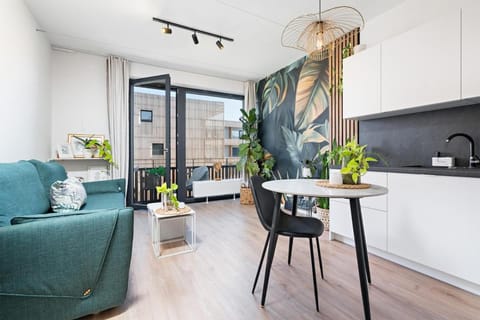 Kitchen or kitchenette, Living room, Seating area, Dining area