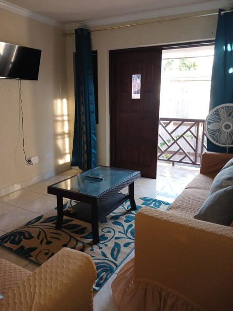 Communal lounge/ TV room, TV and multimedia, Seating area