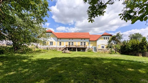 Property building, Garden, Balcony/Terrace