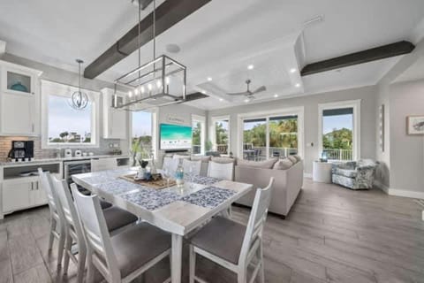 Stunning custom coastal hideaway with private pool House in Laguna Beach