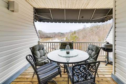 Boat and Relax on Smith Mountain Lake! Bright Condo Apartment in Smith Mountain Lake