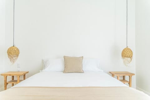 Desert Sage - Walk to Downtown JT - Private Retreat House in Joshua Tree