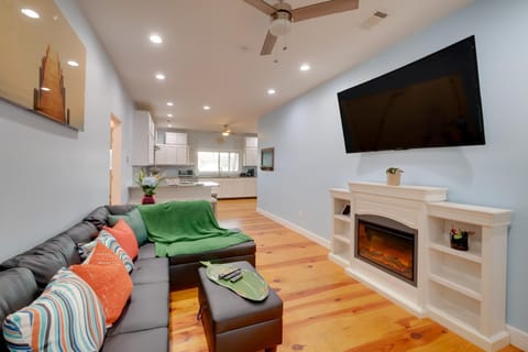Pavilion and Outdoor Fireplace! Lake Joy Retreat House in Perry