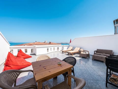 Patio, Day, Natural landscape, View (from property/room), Balcony/Terrace, Seating area, Dining area, Sea view