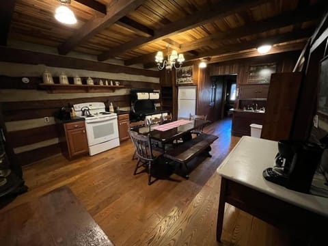 Strawberry Inn at Heritage Farm House in Huntington