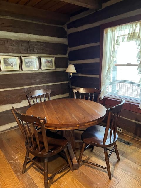 Strawberry Inn at Heritage Farm House in Huntington