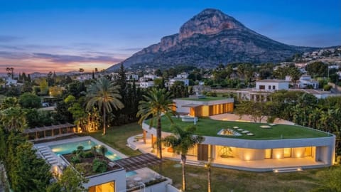 Property building, Natural landscape, Mountain view, Pool view, Swimming pool