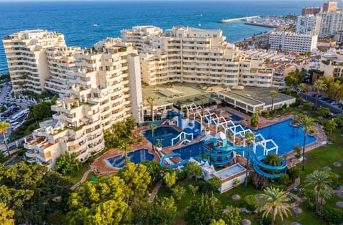 Property building, Garden, Swimming pool