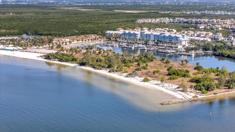 Mangrove View 2BR - Pool Hot Tub & Gym Access Apartment in Ruskin