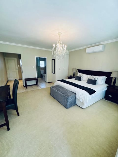 Bed, TV and multimedia, Living room, Bedroom, air conditioner