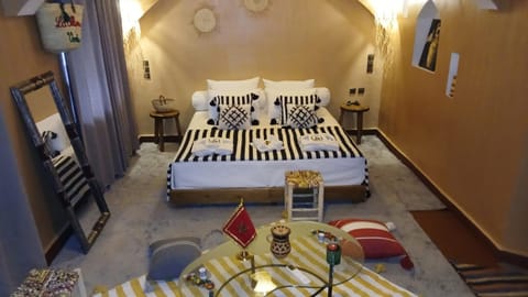 Bed, Photo of the whole room, Seating area, Bedroom