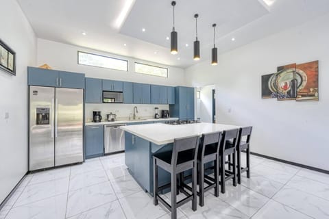 Dining area, kitchen