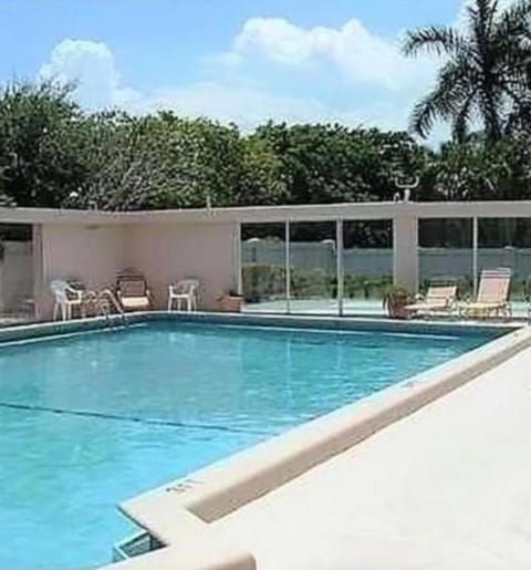 Villa by the Sea Apartment in Lauderdale-by-the-Sea