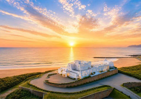 Property building, Day, Natural landscape, Beach, Sea view, Sunrise, Sunset