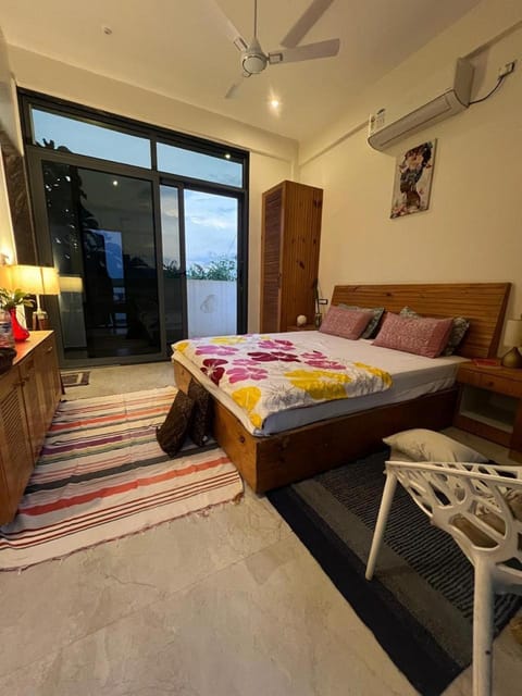 Bed, Photo of the whole room, Bedroom, air conditioner