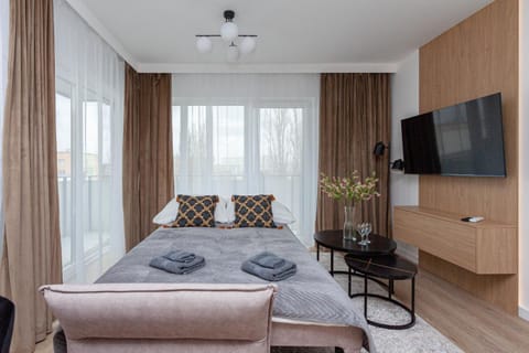Communal lounge/ TV room, Bed, TV and multimedia, Living room, Photo of the whole room, Seating area, Evening entertainment, towels
