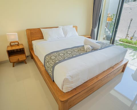 Photo of the whole room, Bedroom