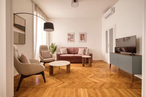 Property building, TV and multimedia, Living room, Seating area, air conditioner