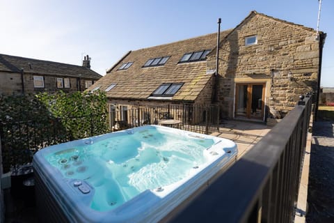 Property building, Hot Tub