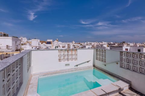 Day, View (from property/room), Balcony/Terrace, City view, Pool view, Swimming pool