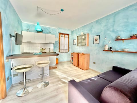 TV and multimedia, Kitchen or kitchenette, Living room
