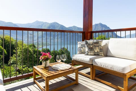 Day, Natural landscape, View (from property/room), Balcony/Terrace, Dining area, Lake view, Mountain view