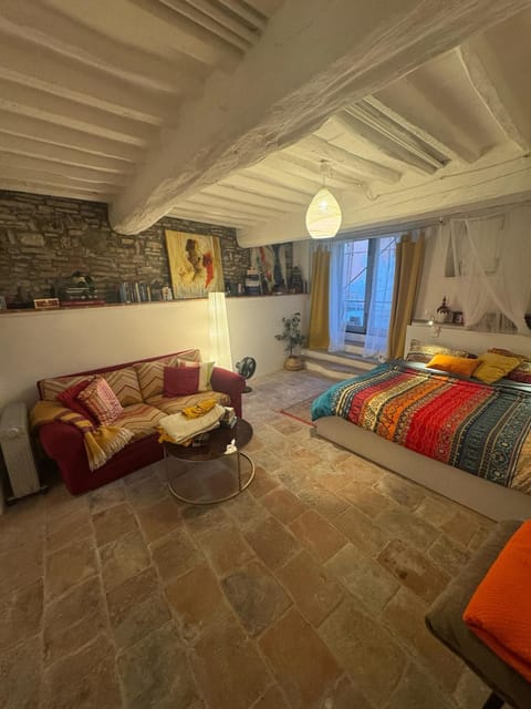 Bed, Living room, Photo of the whole room, Seating area, Bedroom