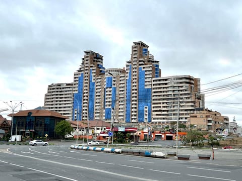 Property building, Day, City view