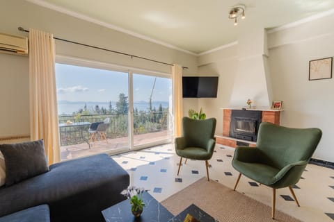 TV and multimedia, Balcony/Terrace, Living room, Seating area, Sea view, air conditioner