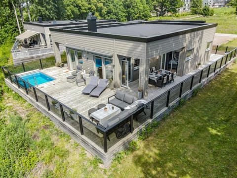 Property building, Swimming pool
