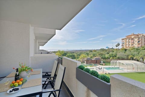 Natural landscape, Balcony/Terrace, Dining area, Pool view