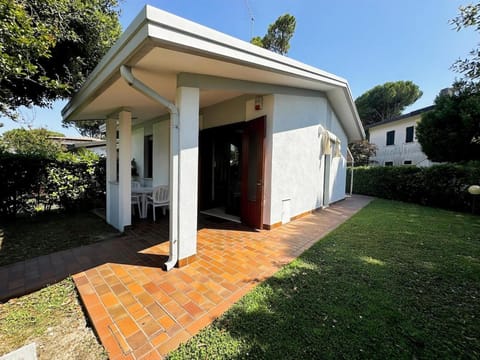 Property building, Day, Garden, Garden view