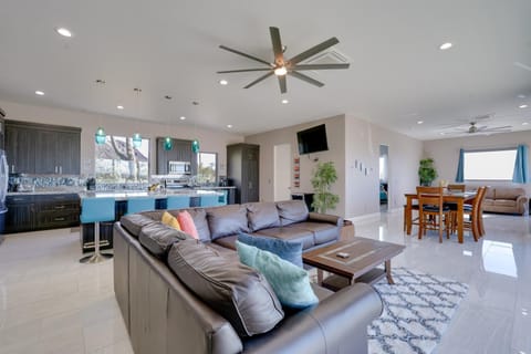 Luxury Outdoor Oasis! Superstition Mtns Retreat House in Apache Junction