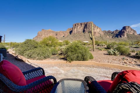 Luxury Outdoor Oasis! Superstition Mtns Retreat House in Apache Junction