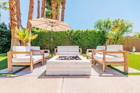 Mountain View Desert Villa with Pool & Jacuzzi House in Palm Springs